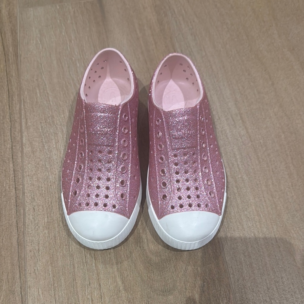 Girls Native size c13- Sparkly Pink Kids Shoes